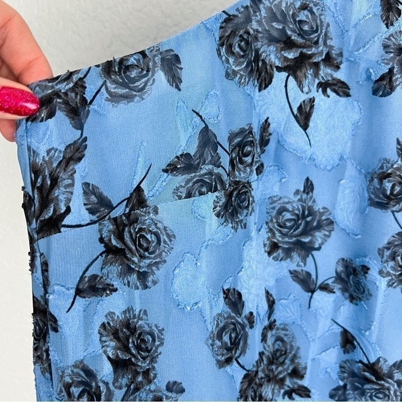 Torrid NWT Clip Chiffon Mock Neck Halter, Romantic Rose 2X - Sleeveless, Floral - Picture 4 of 15